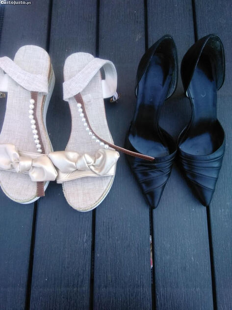 Sapatos pretos e Sandálias, os 2 pares 20 eur.. Sapatos tacão