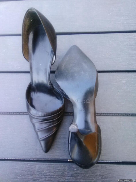 Sapatos pretos e Sandálias, os 2 pares 20 eur.. Sapatos tacão