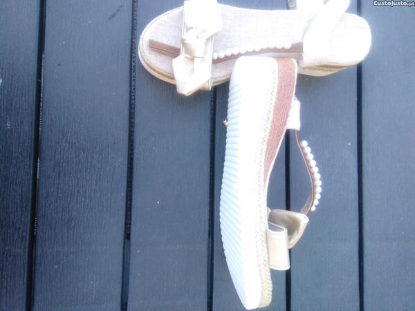 Sapatos pretos e Sandálias, os 2 pares 20 eur.. Sapatos tacão