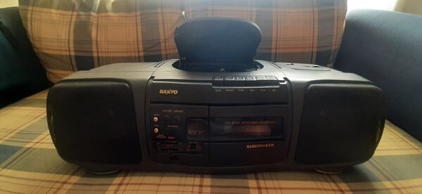Rádio, leitor cassetes e Cd's Sanyo . Vários Electronica