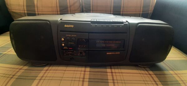 Rádio, leitor cassetes e Cd's Sanyo . Vários Electronica