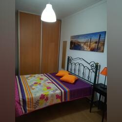 Quarto para arrendar /FCT Caparica. Ofereço Quarto para Arrendar. Almada. 13 m2 2 quartos Cama de casal   2 banhos Longo (12+ meses) Andar intermédio Internet Mobiliado Limpeza incluída Sem animais domésticos