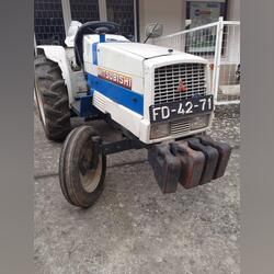 Vendo Trator agrícolas em bom estado. Tratores