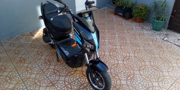 Ciclomotor eletrico. Motos