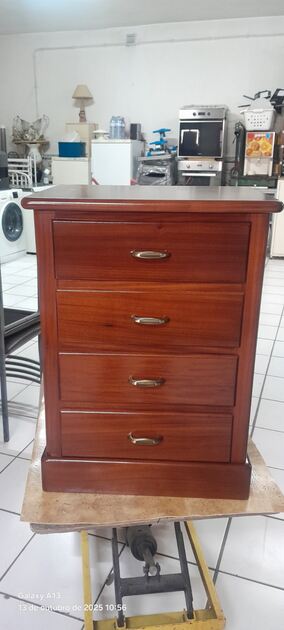 Mesinha de cabeceira nº 2. Mesinhas