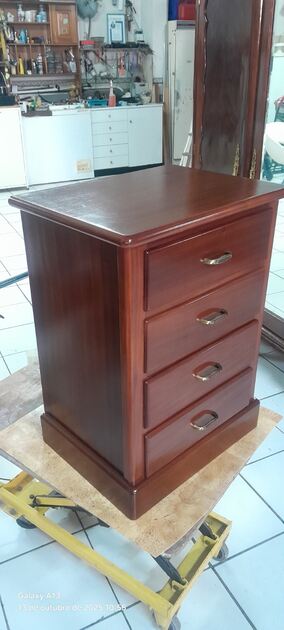 Mesinha de cabeceira nº 2. Mesinhas