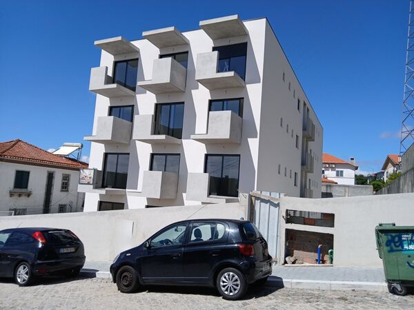 T3 novo com box em Stº Ovideo V. N. de Gaia. Casa e apartamentos para vender