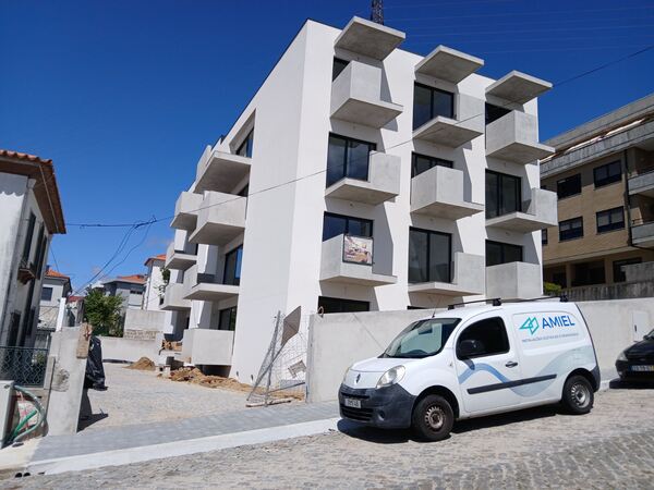 T3 novo com box em Stº Ovideo V. N. de Gaia. Casa e apartamentos para vender