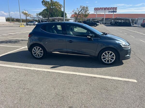 Renaul Clio 2019. Carros