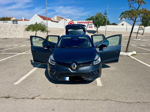 Renaul Clio 2019. Carros