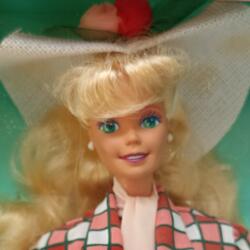 Barbie Pretty in Plaid designed exclusive Target. Bonecas. Arroios