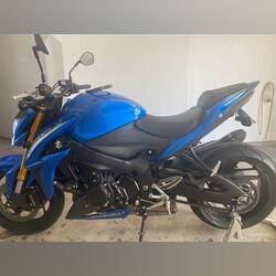 Suzuki GSXS1000. Motos