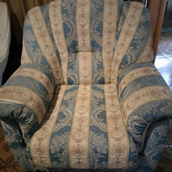 Sofá Azul Vintage - Clássico e elegante . Sofás e Poltronas