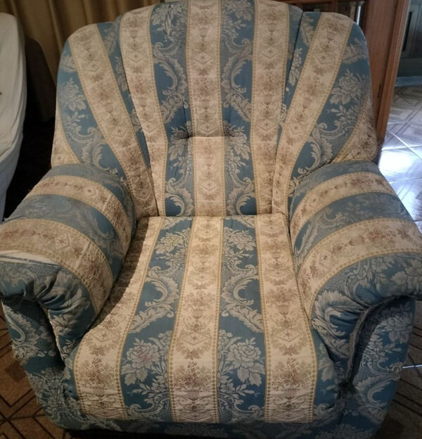 Sofá Azul Vintage - Clássico e elegante . Sofás e Poltronas
