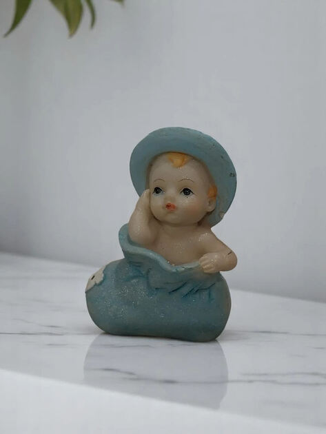 Miniatura Bebé em Cesto Azul – Decoração Delicada. Eventos