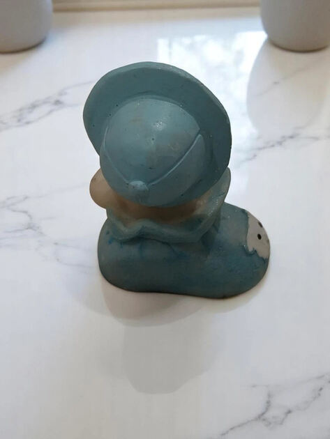 Miniatura Bebé em Cesto Azul – Decoração Delicada. Eventos