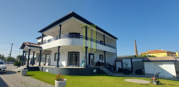 Moradia T5 pronta a habitar com piscina e jacuzzi . Casa e apartamentos para vender