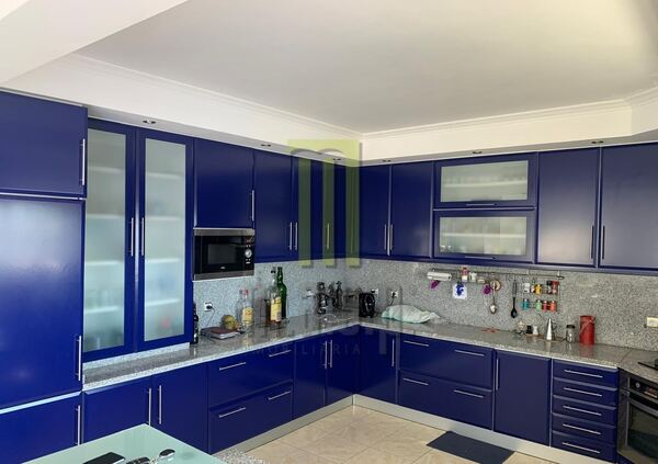 Moradia T5 pronta a habitar com piscina e jacuzzi . Casa e apartamentos para vender