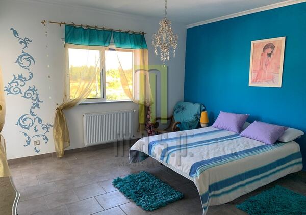 Moradia T5 pronta a habitar com piscina e jacuzzi . Casa e apartamentos para vender