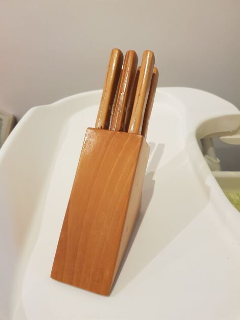 Base de madeira com 6 facas. Outros