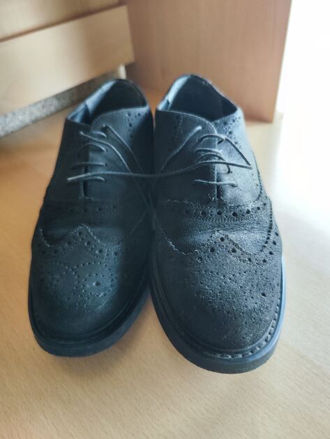 Vendo Sapatos de homem em camurça tamanho 41 ou 7 . Outros (sapatos homem)