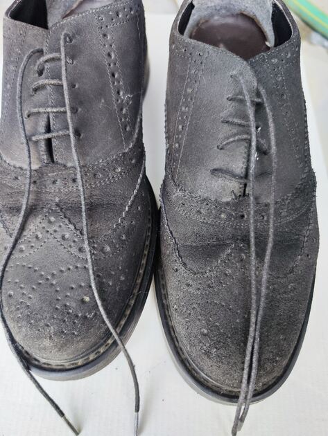 Vendo Sapatos de homem em camurça tamanho 41 ou 7 . Outros (sapatos homem)