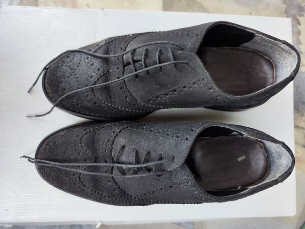 Vendo Sapatos de homem em camurça tamanho 41 ou 7 . Outros (sapatos homem)