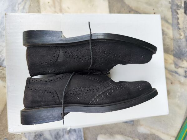 Vendo Sapatos de homem em camurça tamanho 41 ou 7 . Outros (sapatos homem)