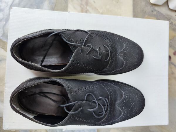 Vendo Sapatos de homem em camurça tamanho 41 ou 7 . Outros (sapatos homem)