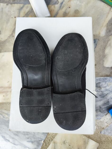 Vendo Sapatos de homem em camurça tamanho 41 ou 7 . Outros (sapatos homem)