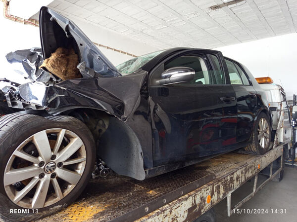 Para peças Volkswagen Golf VI 1.6 Tdi ano 2011. Carros para Peças