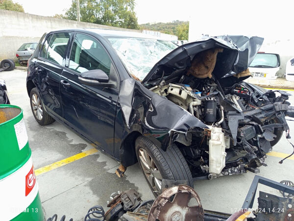Para peças Volkswagen Golf VI 1.6 Tdi ano 2011. Carros para Peças
