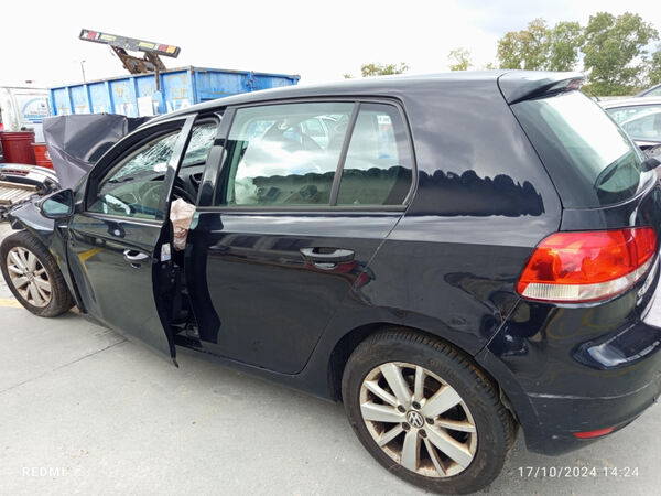 Para peças Volkswagen Golf VI 1.6 Tdi ano 2011. Carros para Peças