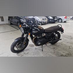 TRIUMPH Bonneville black T120. Motos
