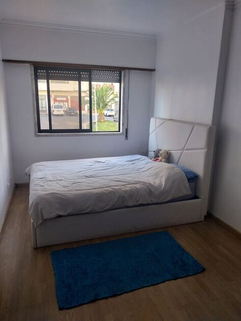 Arrendamento de um quarto para Mulher- Cacém . Ofereço Quarto para Arrendar