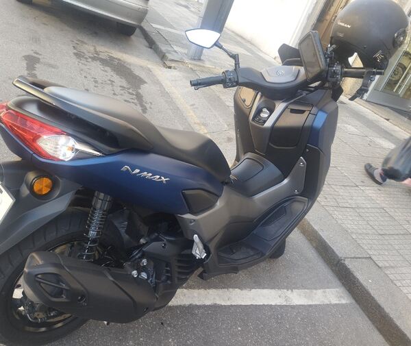 nmax  125 Yamaha . Motos