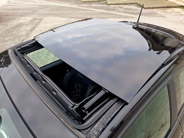 Fiat 500 1.0i Serie 8 Hybrid Sport. Carros