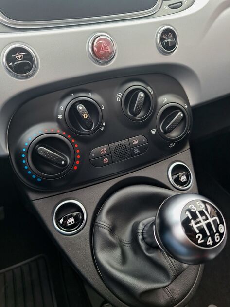 Fiat 500 1.0i Serie 8 Hybrid Sport. Carros