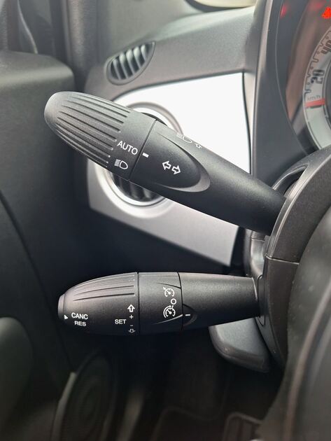 Fiat 500 1.0i Serie 8 Hybrid Sport. Carros