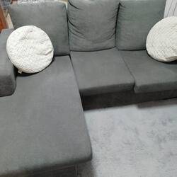Sofá cinzento com chaise longue. Sofás e Poltronas