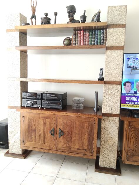 móvel modular madeira maciça e pedras granito . Móveis para TV