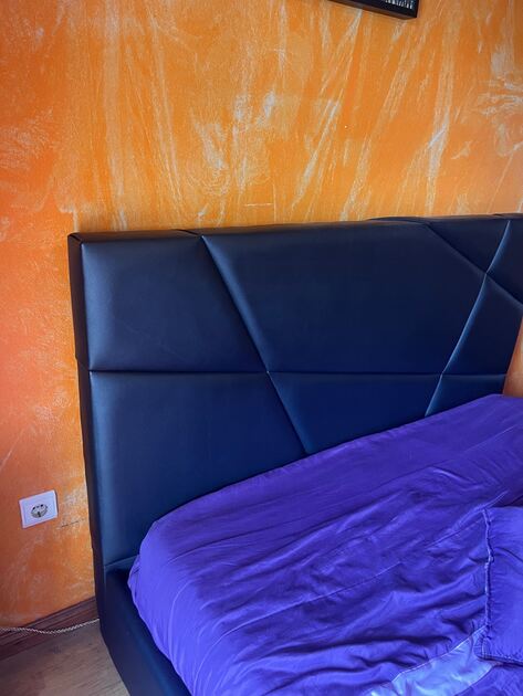 Cama de Napa preta. Camas