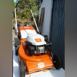 Vendo cortador de grama a gasolina Stihl. Máquina de Cortar Relva