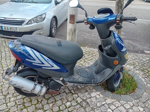 Scooter keeway . Motos