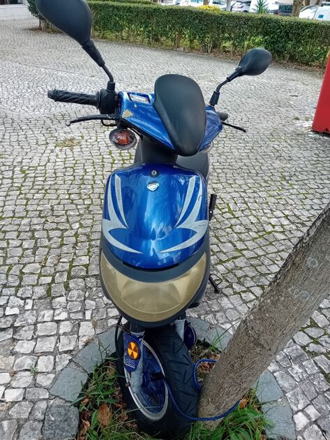 Scooter keeway . Motos