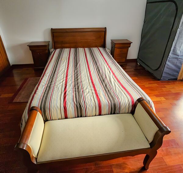 Vendo conjunto de mobiliário para quarto e sala. Lotes de móveis