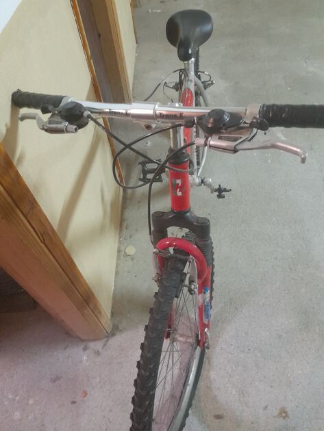 bicicleta em bom estado . Bicicletas