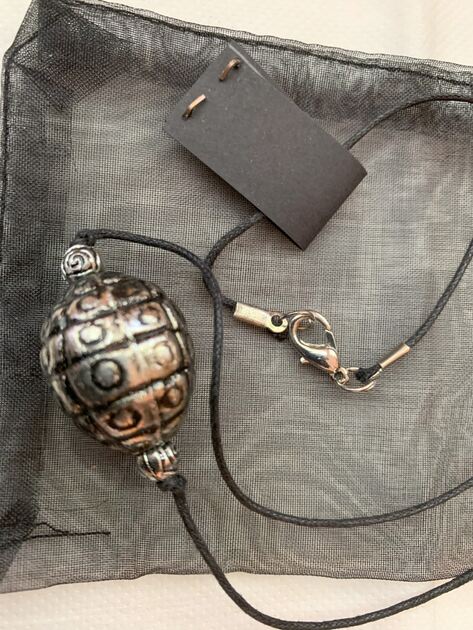 Fio com Esfera em Metal, Novo/Exclusivo/Único. Colares