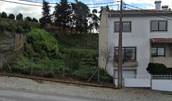 Terreno com área de 322 m2 para construção de mora. Lote