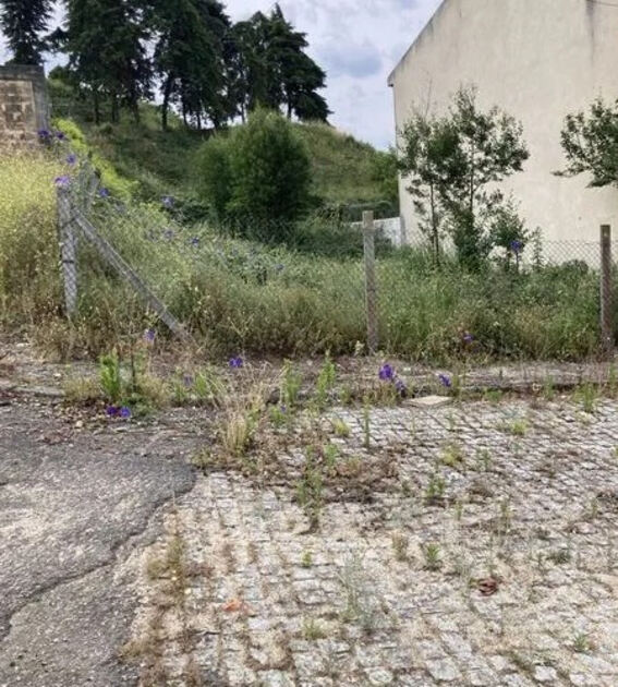 Terreno com área de 322 m2 para construção de mora. Lote